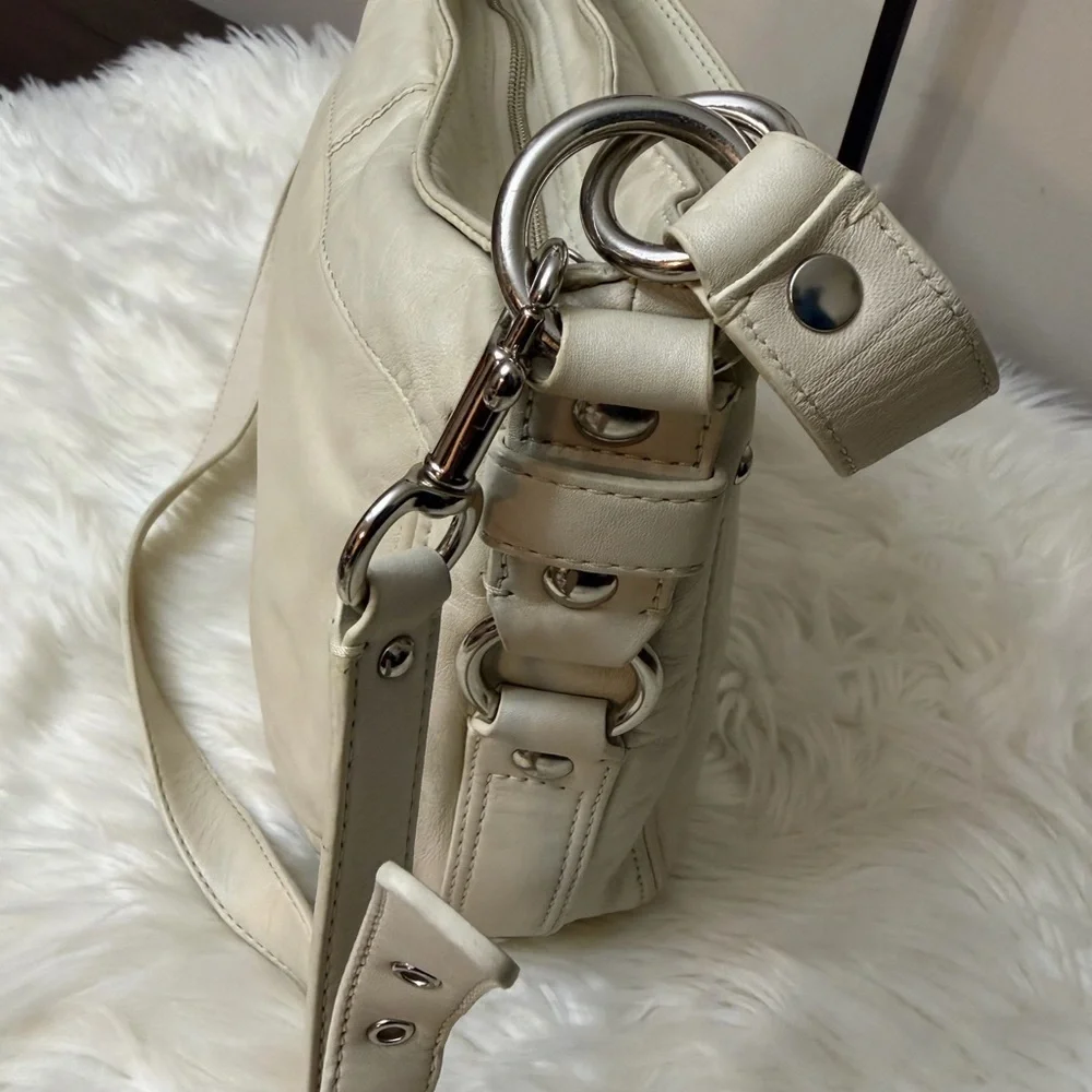 Coach # F14707Cream Leather Shoulder Bag